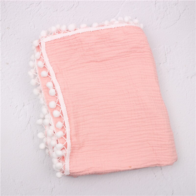 Biologische Katoen Mousseline Baby Bal Kwastje Deken Baby Gaas Inbakeren Wrap Soft Pom Pom Kids Quilt Bed Cover Verpleging Voeden doek: Roze