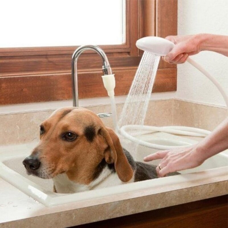 Hvid hund brusebad kæledyr multifunktionshane sprøjtehoved kæledyr vask hårvask brusebad