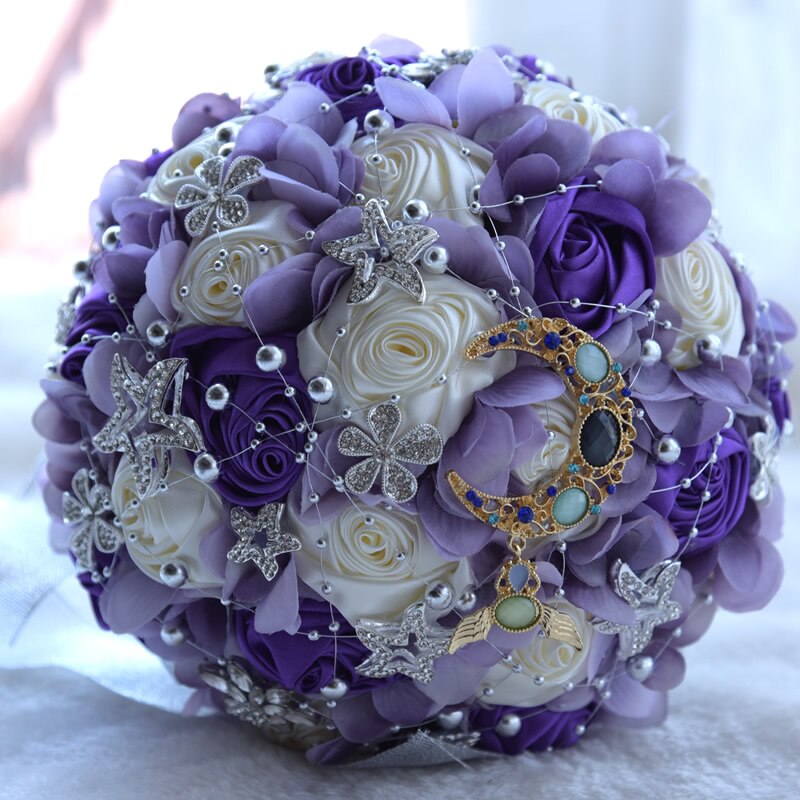 Kyunovia charmant Mond Sterne Brosche Strauß Satinband Braut Hochzeitsstrauß Brautstrauß Perlen Burgund Rosen Hochzeit Strauß FE43: wie Bilder Violett
