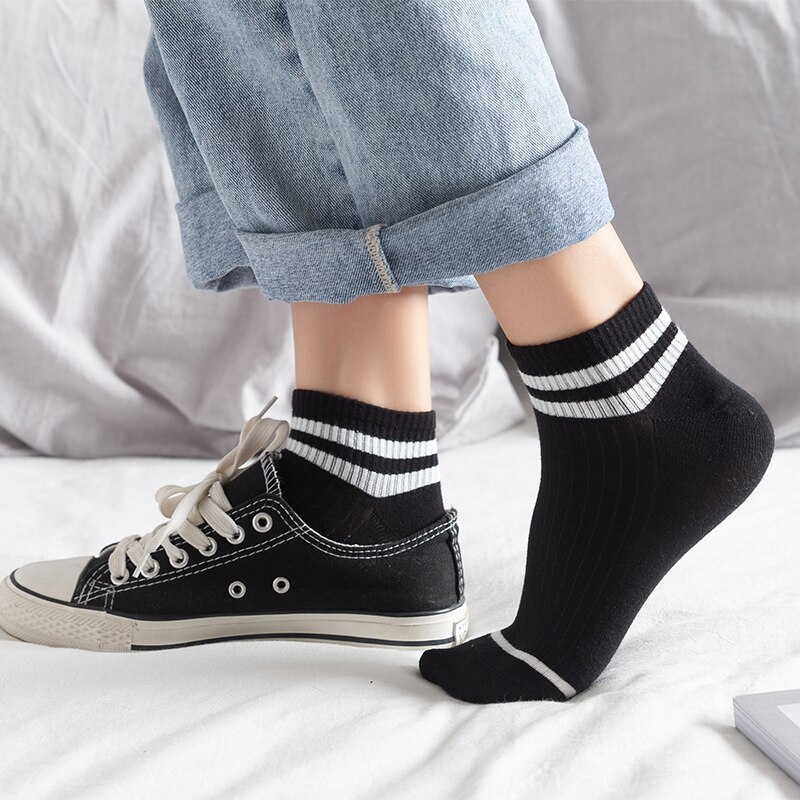 Vrouwen Meisjes Casual Gestreepte Snoep Kleuren Katoen Comfortabele Harajuku Korte Sokken Mode Grappige Sokken 1 Paar