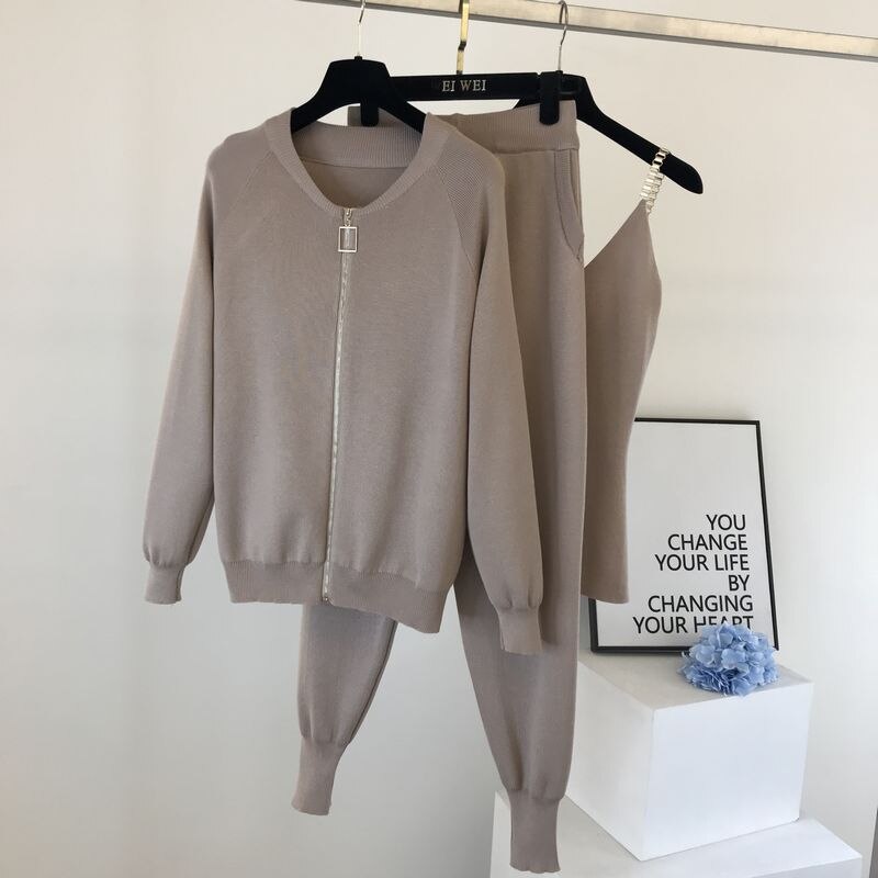 Efterårsstrikket sweater jakkesæt afslappet produkt temperament kædevest strikket jakke + elastiske bukser tredelte sæt  tz423: Khaki