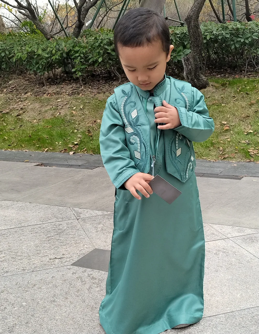 Muslimische Jungen Robe Weste Anzug Kinder Stickerei Abaya Gebet Kaftan Ramadan Marokko Jubba bescheidene islamische Dubai Saudi Abayas Thobe