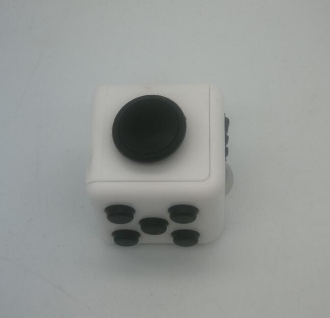 Min Cube Toy Vinyl Desk Finger Toys Squeeze Fun Stress Reliever 3.3cm Antistress Cube Toy Decompression Toy: White Black