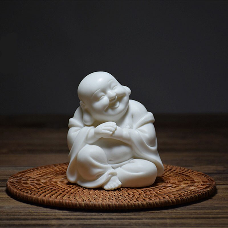 Skrattande buddha keramik maitreya buddha staty, vit porslin modern konst skulptur buddha, heminredning lycklig liten munk