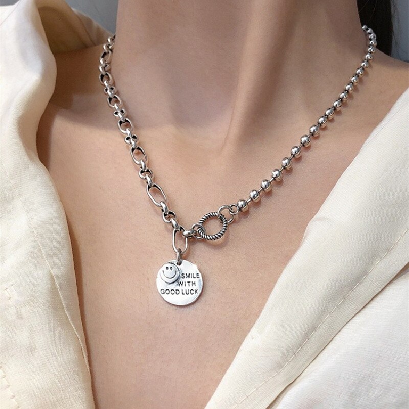 Qmcoco Zilver Kleur Vintage Ketting Ronde Glimlach Gezicht Hanger Ketting Gecontracteerd Trendy Ins Vrouwen Verjaardagsfeestje Sleutelbeen Keten
