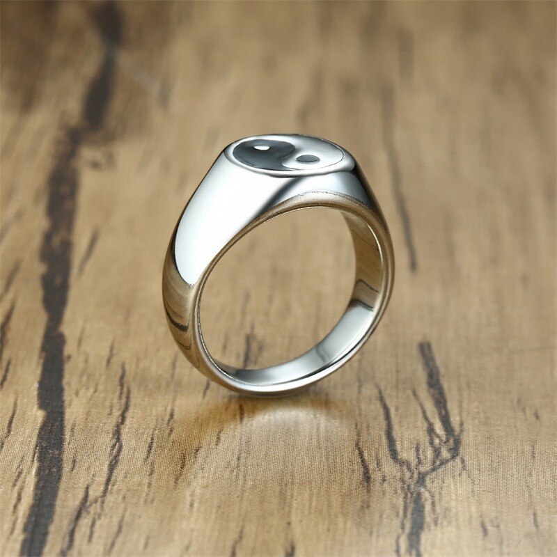 Tai chi yin yang skvallerring män rostfritt stål silverfärgad emalj rund signetring taoist zen spirit smycken