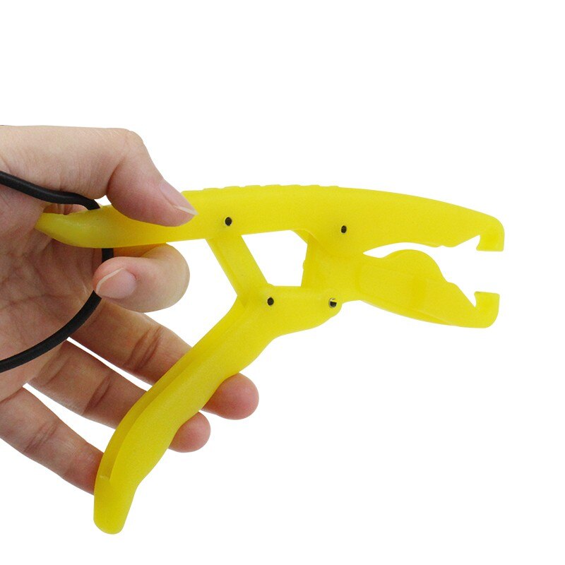 1PC 17.5cm Hand Controller Fishing Gripper Grabber Plastic Fish Lip Grip Fishing Tackle Tool Women Fish Lip Grip