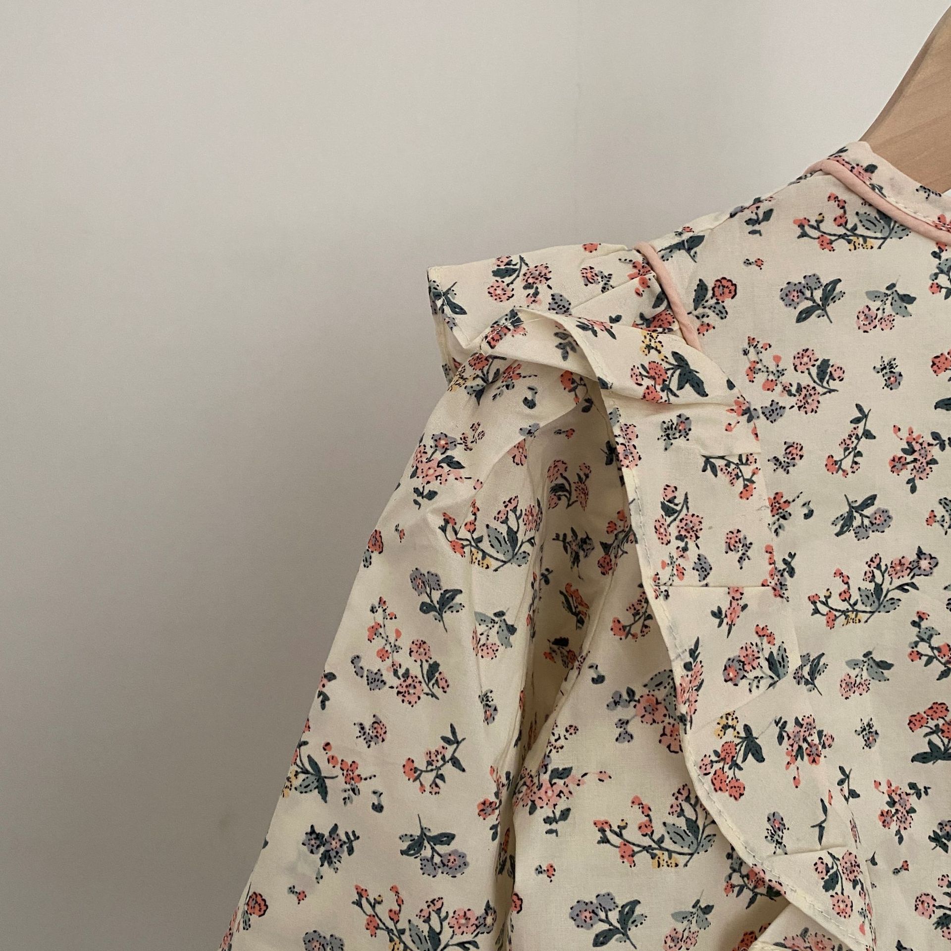 Camisa Floral con cuello redondo para niñas, Blusa con volantes, Tops de manga larga para bebés, ropa de princesa para niños pequeños, Primavera