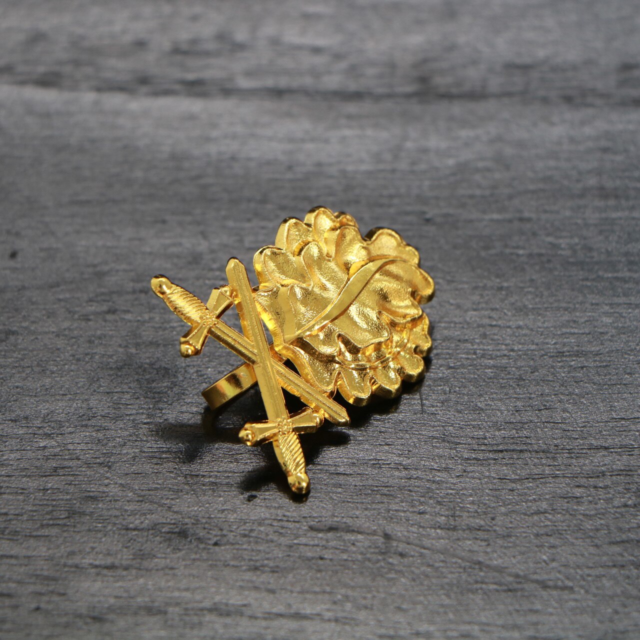 1PC German Knight Iron Cross Oak Leaves Double Swords Silver Gold Pin Badge Medal Souvenir