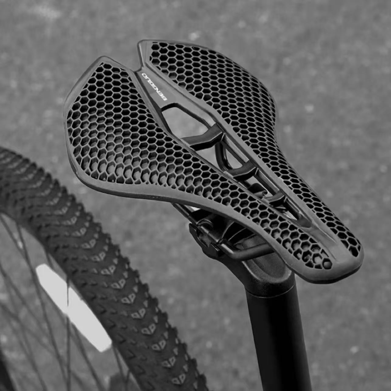 Fiets 3D-zadel Honingraat schokabsorberende zitting Hol ademend kussen Comfortabele racefietsuitrusting