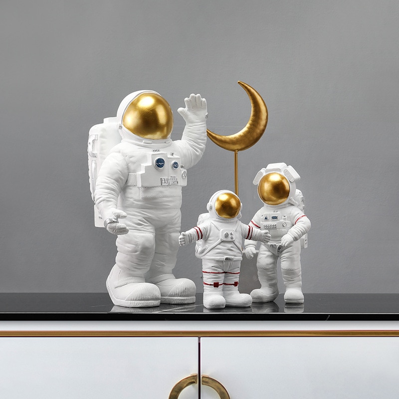Figurine astronaute blanche cosmonaute Figurines lune Statue espace homme Sculpture décoration de la maison Miniatures ornement de table pour les enfants