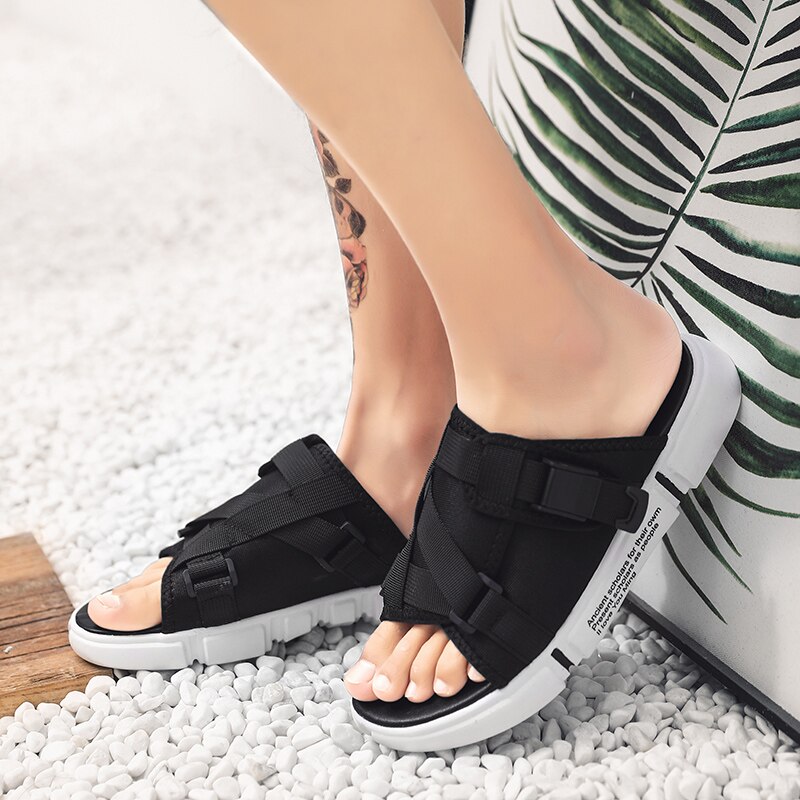 CYYTL hommes été pantoufles chaussures sandales hommes décontracté intérieur ou extérieur plage bain tongs hommes tendance antidérapant plat