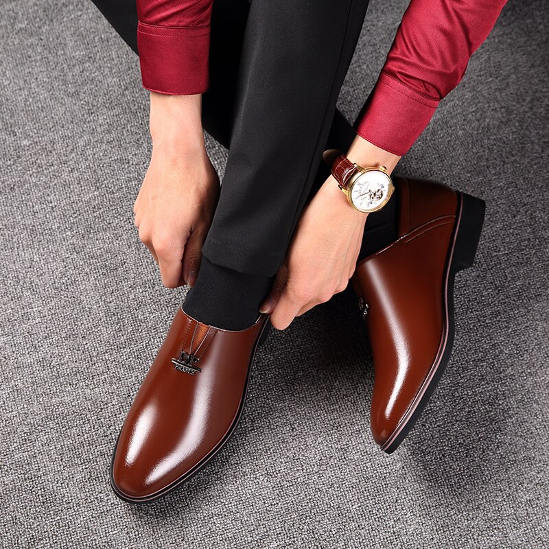 Män klänning skor herr slip on spetsiga tå skor män läder formella affärsman skor oxfords skor för män lägenhet