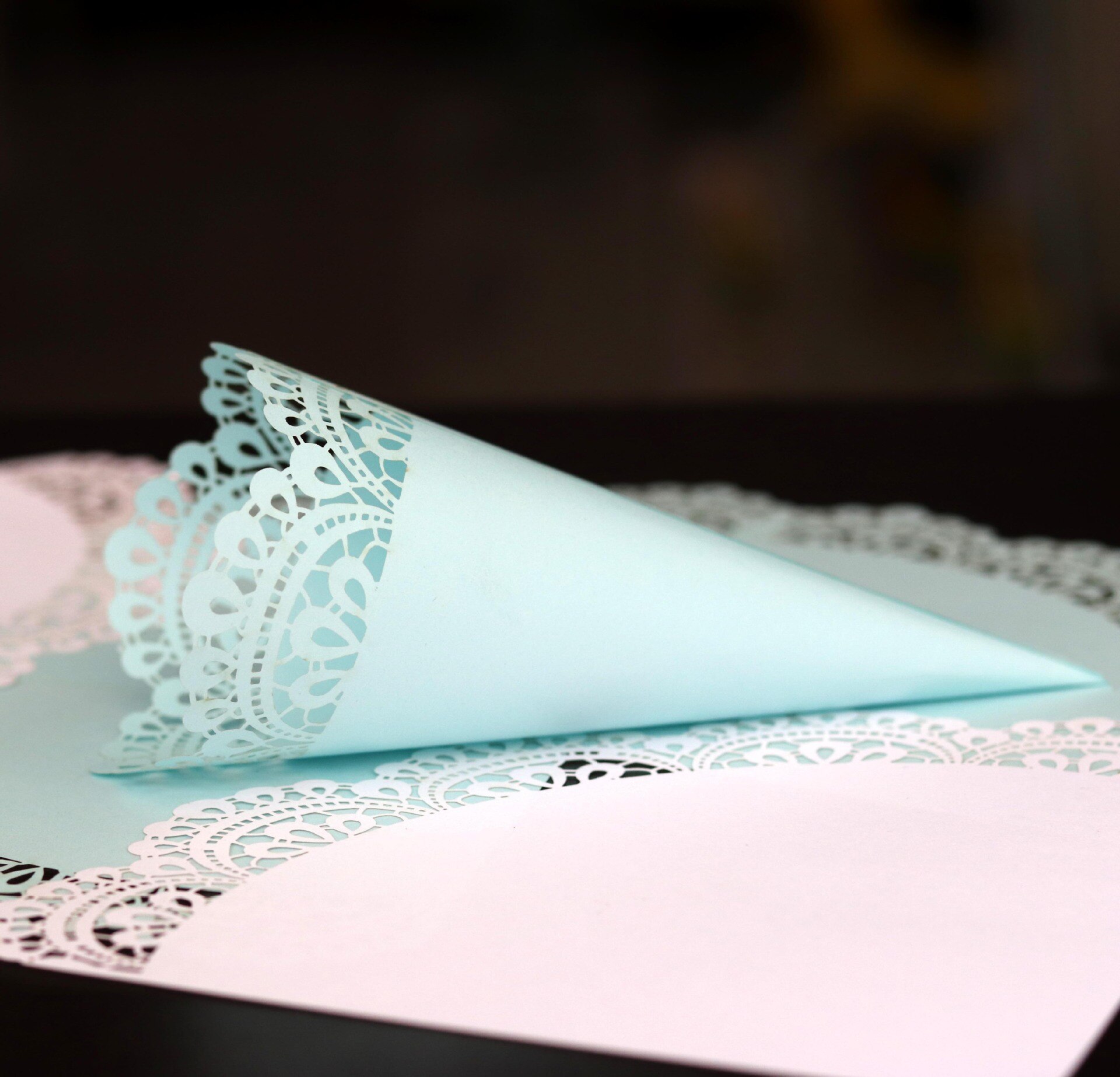 Conos de confeti para boda, 50 piezas, Papel Kraft Vintage, pétalos, soporte de flores, decoraciones nupciales para: D-50pcs blue