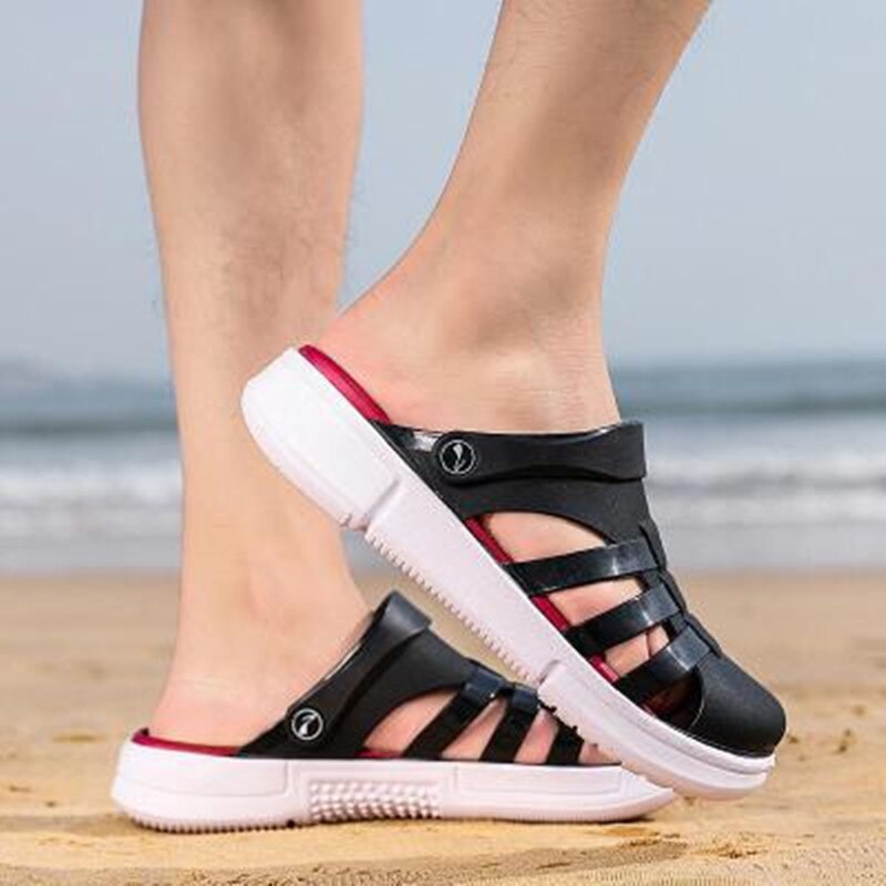 Sommar herr sandaler vatten strand herr bekväma tofflor herr sandaler herr skor med hål för män halkfria sandaler мужские сандалии