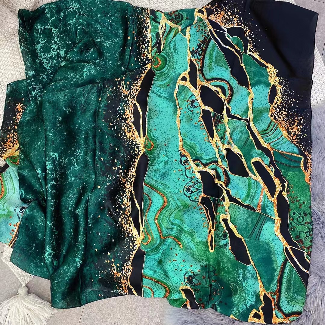 Sciarpa primaverile da donna, design di lusso, materiale in poliestere, sciarpa liscia, morbido scialle da spiaggia