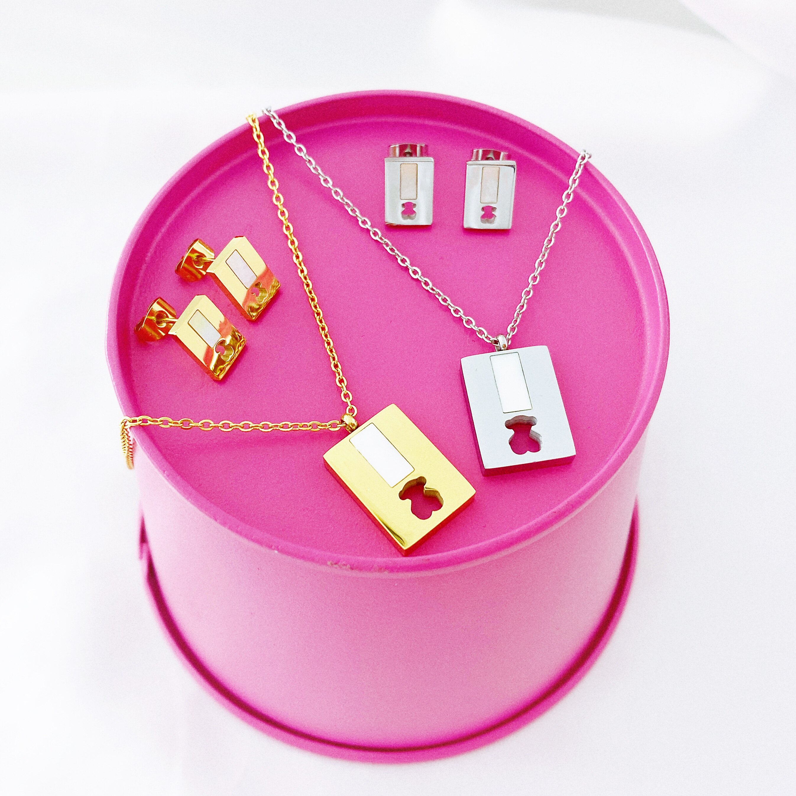 Femmes colliers en acier inoxydable bijoux boucles d'oreilles mignon ours pendentifs populaires deux couleurs peuvent choisir