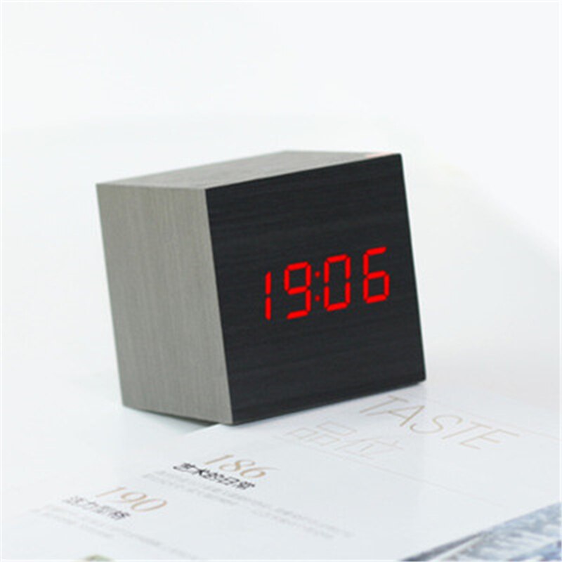 Lille firkantet digital træ led vækkeur træ retro glød ur skrivebord bord indretning stemmestyring snooze funktion despertador: E