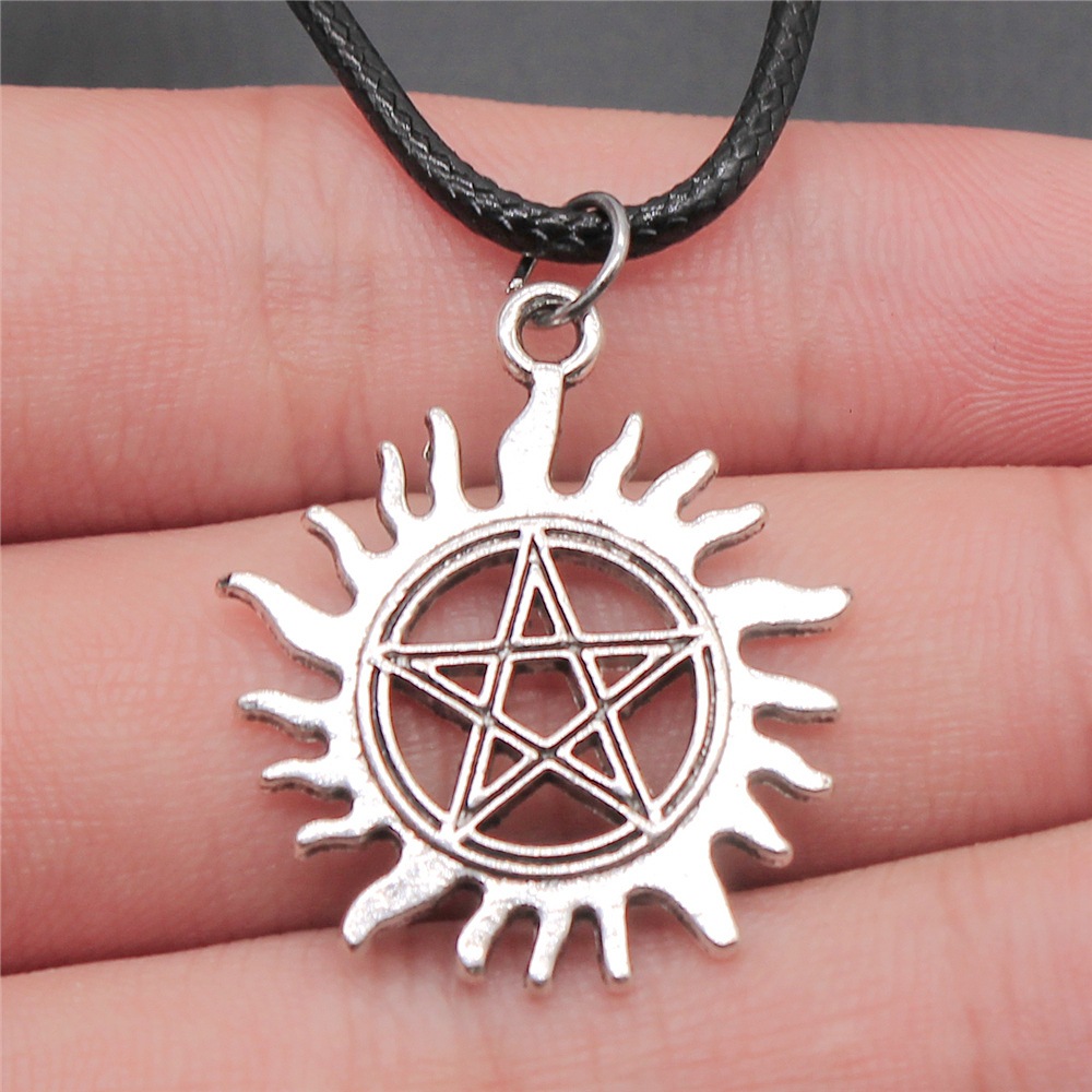 30 estilos Unisex amuleto Wicca joyería sol Luna estrella pentagrama colgante collar cordón de cuero negro: COLOR ORO ROSADO