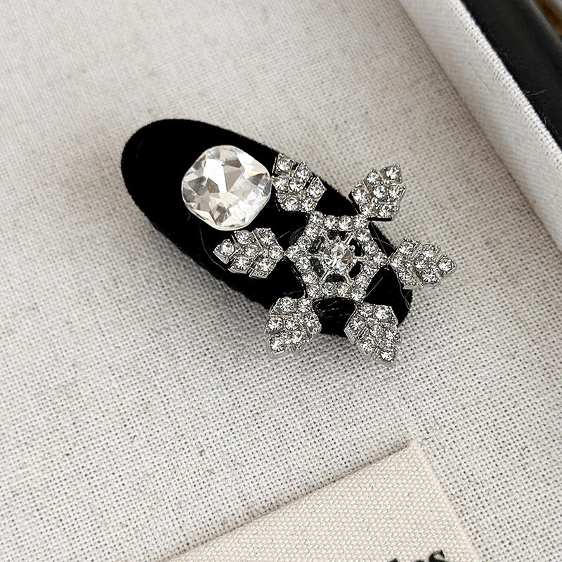 Christmas Rhinestones Snowflake Hair Clips Winter Pearl Crystal Metal Hair Pins For Woman Girls Sweet Barrettes: Lavender