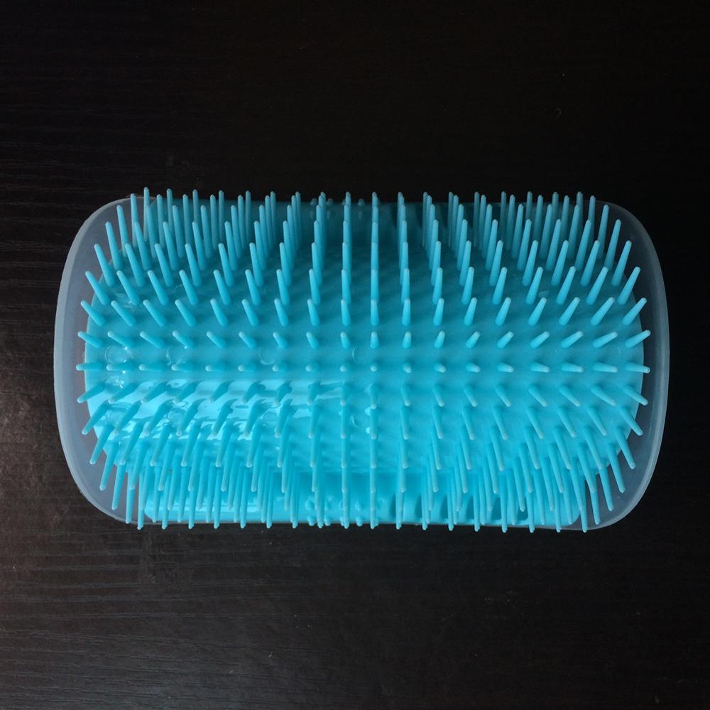 1 Pcs Corner Huisdier Borstel Kam Play Kat Speelgoed Plastic Scratch Haren Boog Massager Self Grooming Kat Scratcher: sky blue