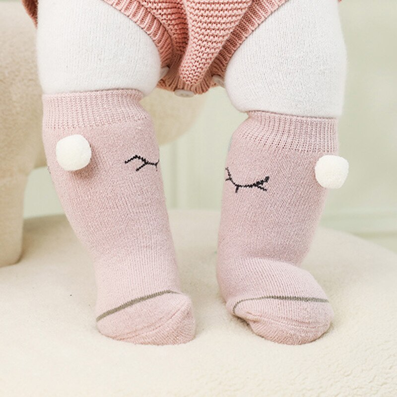 Zimowe ciepłe skarpetki dla noworodków śliczne pompon wełna jagnięca chłopcy dziewczęta skarpetki niemowlę maluch skarpetki podłogowe 0-1Y