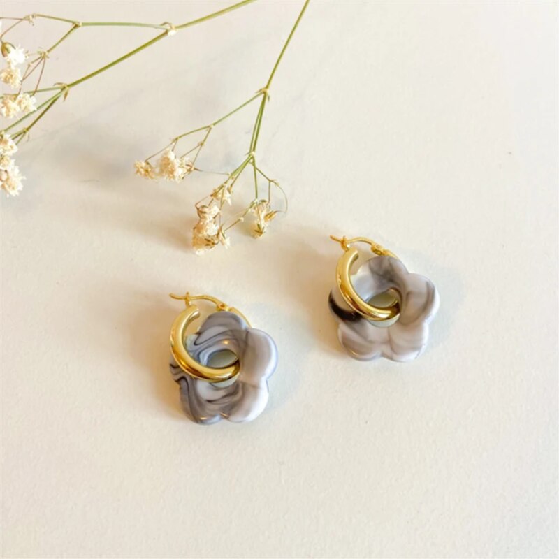Retro Daisy Flower Resin Earrings Minimal Jewelry Neon Hollow Flower Blossom Acrylic Hoop Earrings Flower-shaped Resin Acetate