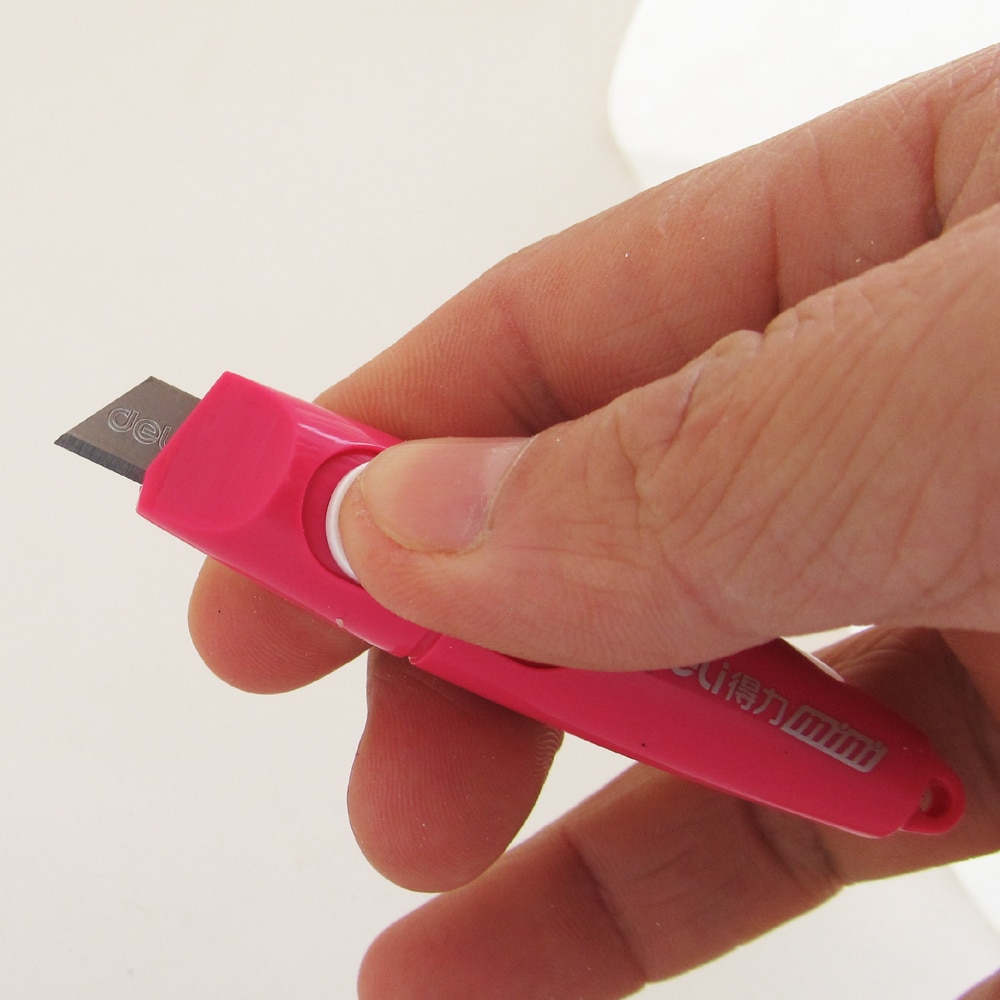 1pc Mini Utility Knife Box Cutter Auto-Retractable Razor Blade Knife