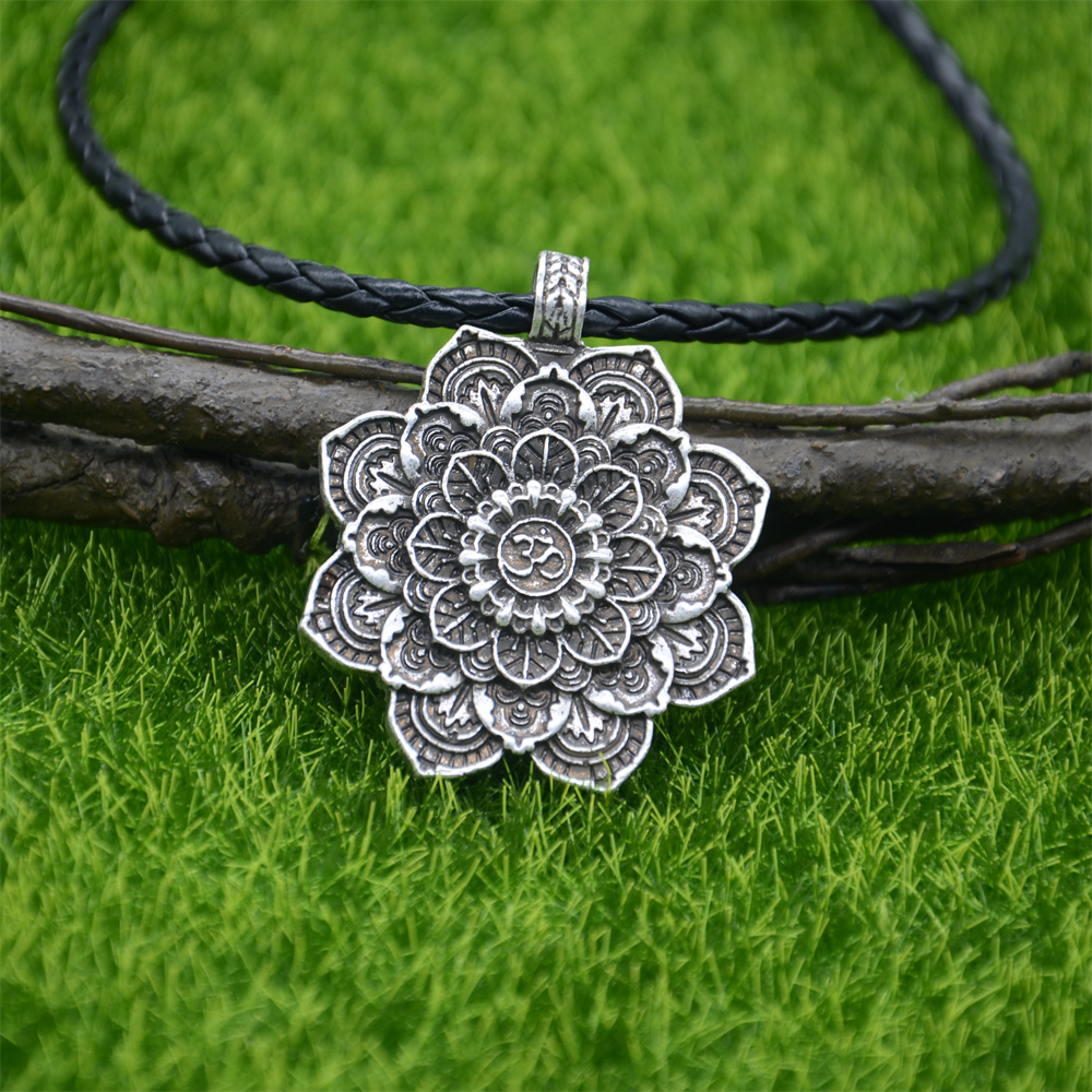 Om Lotus Bloem Mandala Yoga Spirituele Hanger Vrouwen Kettingen Sieraden Valentijn Cadeau: Style2 LeatherSilver
