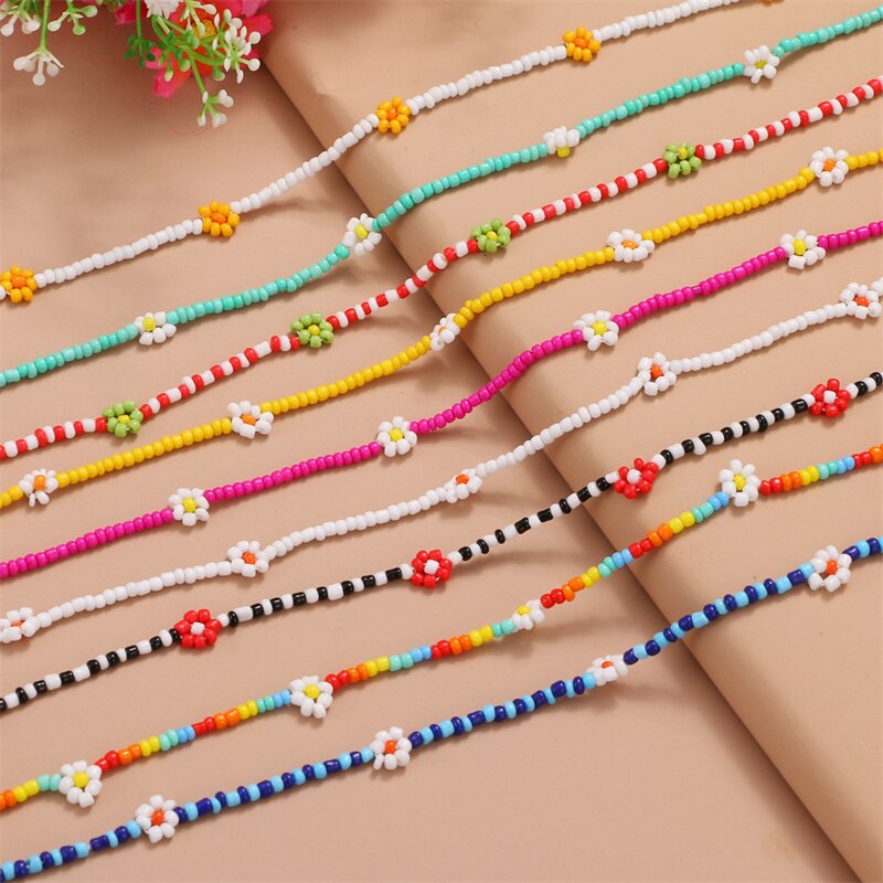 Collier ras du cou court pour femmes, jolie chaîne de perles colorées avec des fleurs de marguerite, bijoux de , coréenne