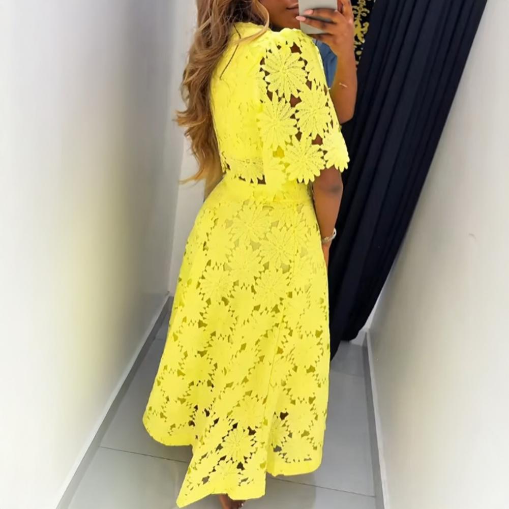 S 2 i fransk stil med o-hals, korte ermer, hul topp, halv bluse, avslappet dameskjørt, dress