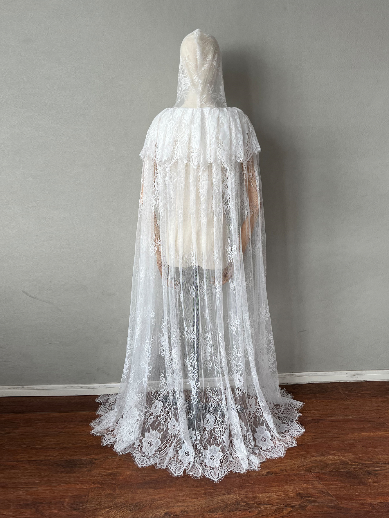 Mantello medievale in pizzo Mantello unisex Mantello con cappuccio Cappotto Stregoneria Abito Scialle da sposa Festa di Natale Strega Mago Costume cosplay: BIANCO