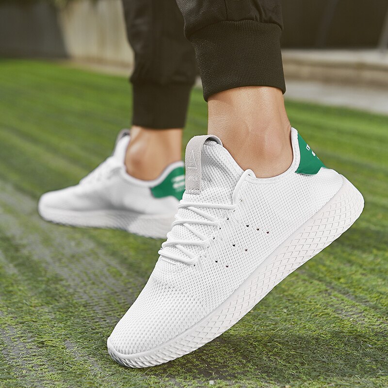 Män andas ljus enfärgade tennisskor utomhussport zapatos tenis hombre bekväma mesh sneakers joggingskor