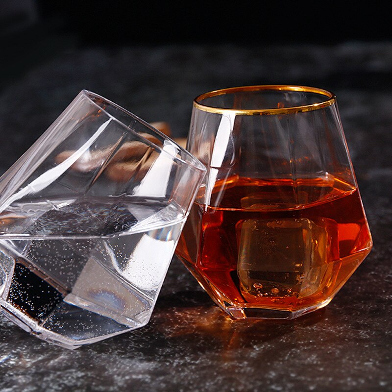 Whisky kopp bar genomskinligt kristallglas dricksvatten mjölk juice dryck kopp kreativitet