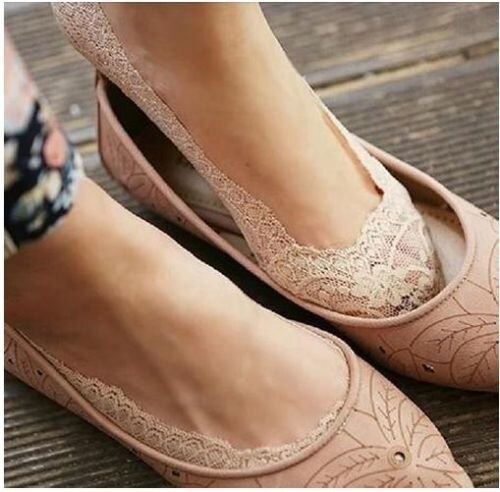 1 paar dames yogasokken katoenen kant enkelsokken lage prijs laag uitgesneden stippen sokken vrouwelijke onzichtbare antislip sokken slippers: Huidskleur