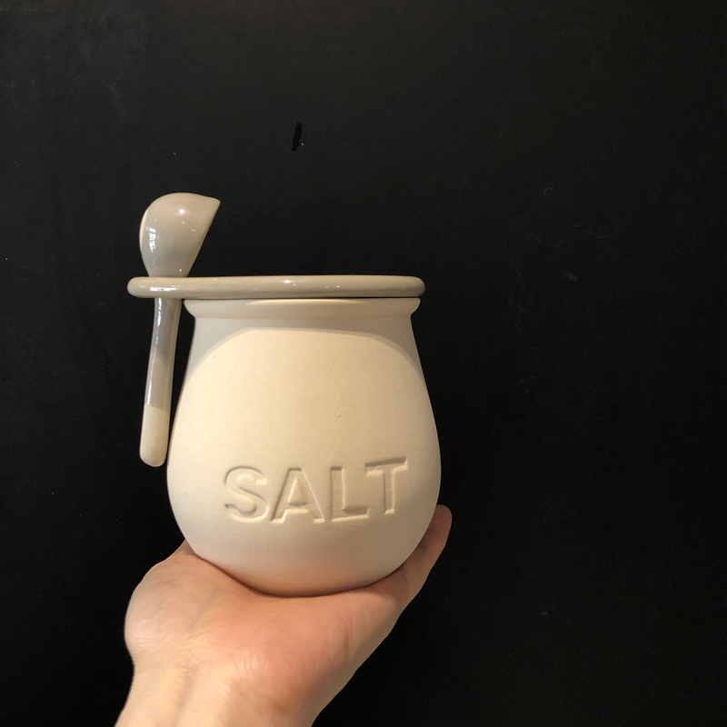White Ceramic Sugar Bowl Pepper Seasoning Box with Lid Spoon Household Kitchen Storage Bottle Pepper Shaker Food Container Decor