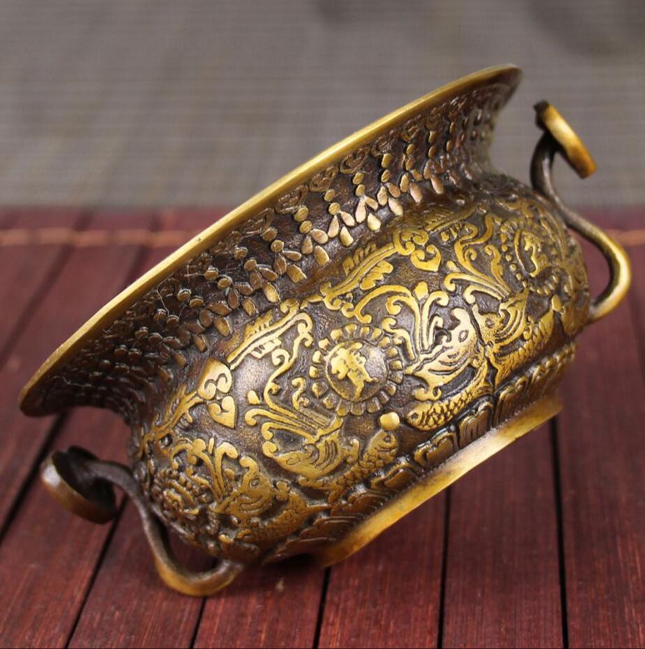 Copper Statue Antique collection of antique ornaments and ornaments made of brass