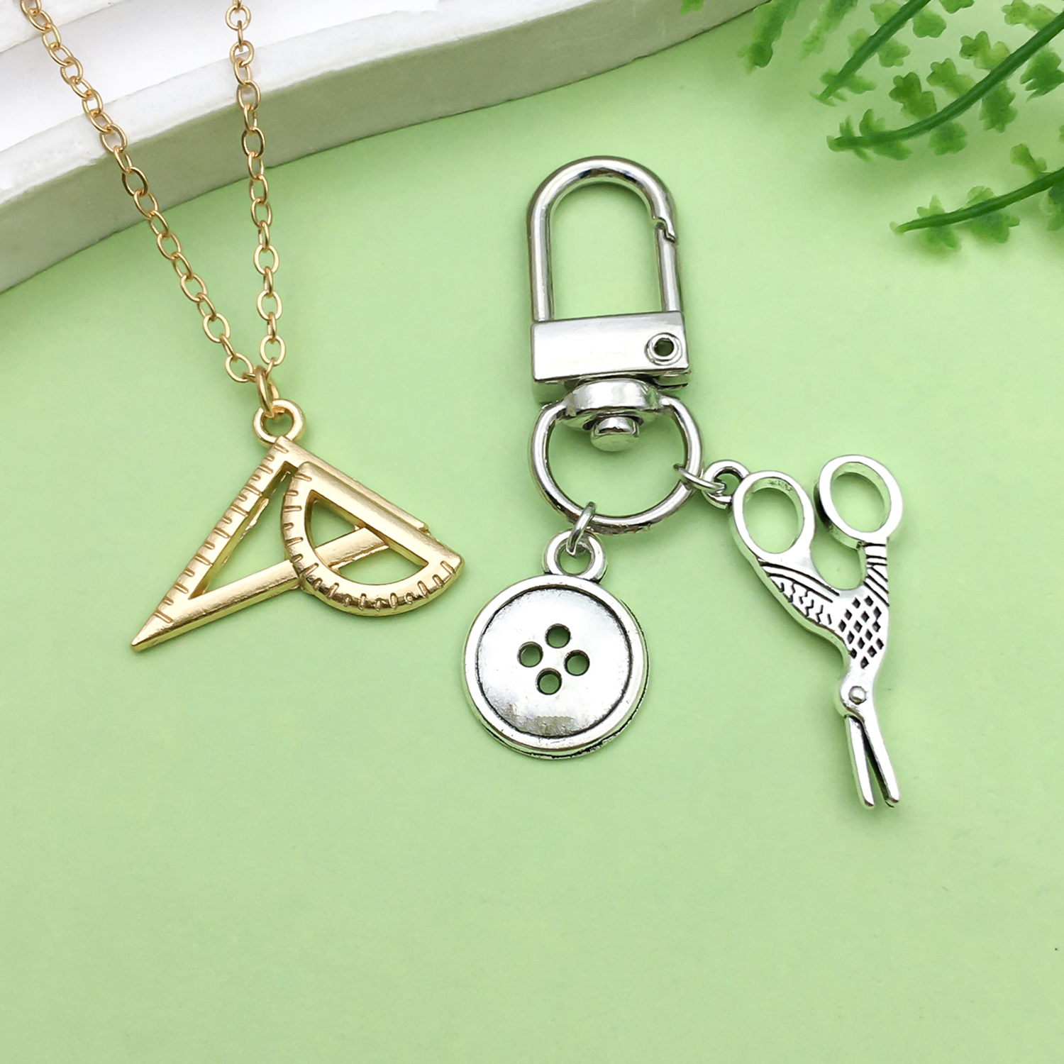 20/100 pièces outils de couture Vintage breloques ciseaux en alliage, boutons, Machine à coudre, pendentif de canette pour accessoires de fabrication de bijoux à bricoler soi-même