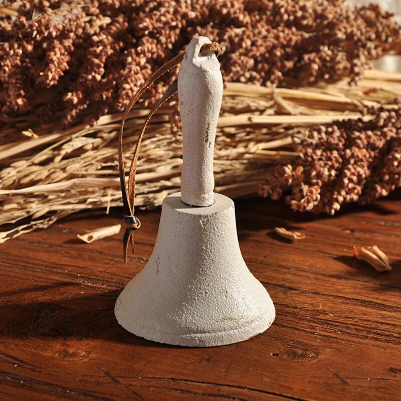 Sonnettes de noël en fonte chaude pays américain rétro carillons de vent en fer forgé sonnette pendable pour barre de Restaurant: White