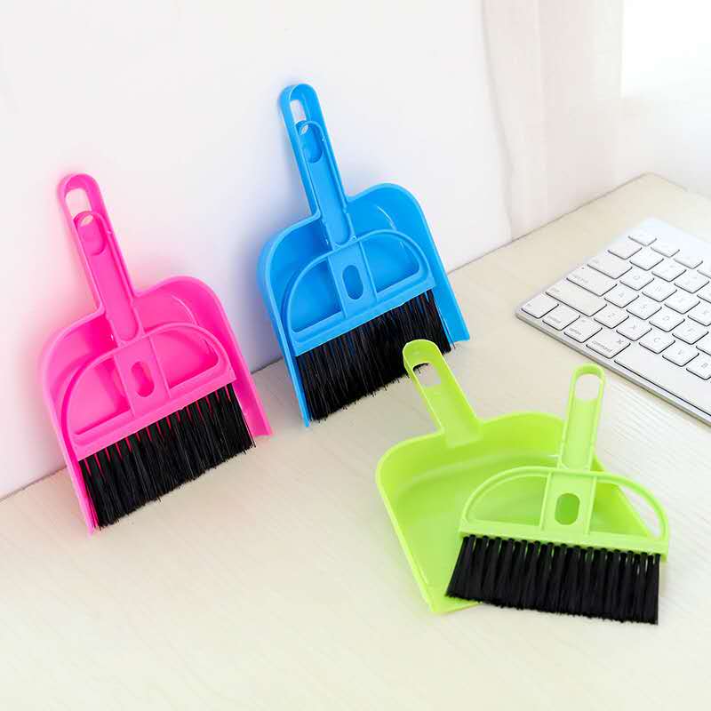 Mini desktop feie rengjøring børste bord liten kost multi-funksjon kan henge skrivebord støvbrett sett