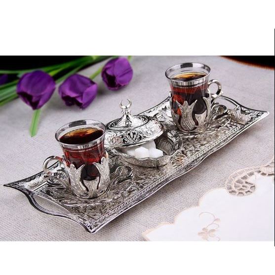 Tyrkisk sølv teaset til to personlighednestykker sølv tyrkisk te glas sæt og sukker skål og rektangulær præsentationsbakke