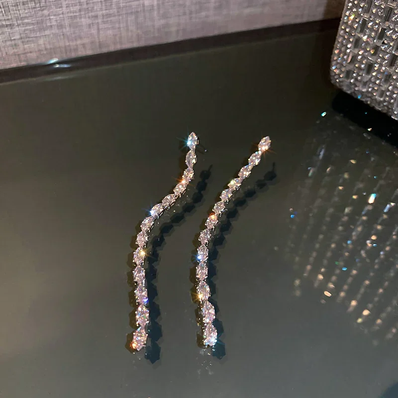 FYUAN-pendientes de cristal de circón geométricos simples para mujer, aretes largos con borlas, Color dorado y plateado, joyería para fiestas y bodas