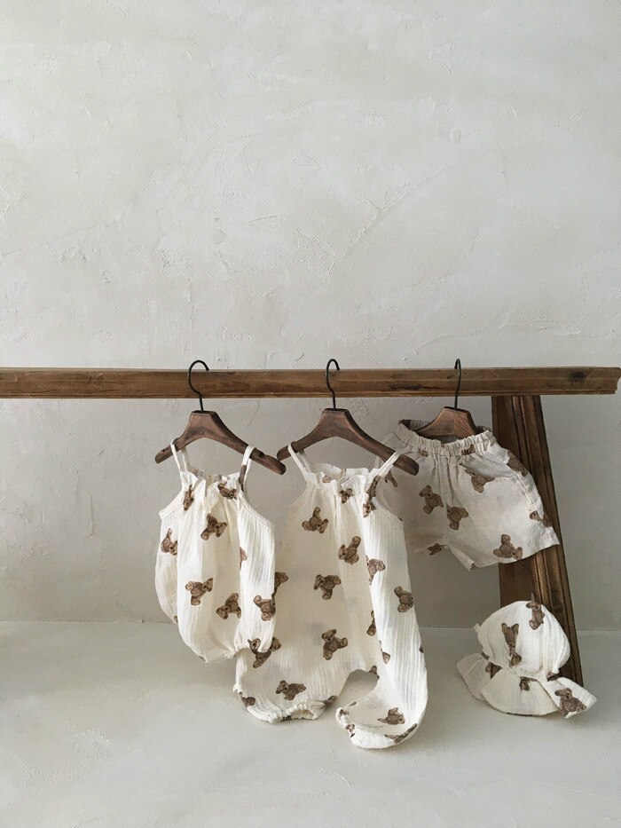 Novo macacão de urso para bebês, verão, 2021, macacão de algodão para crianças pequenas, calças com alça, estampa fofa de urso, calças de bebê menina