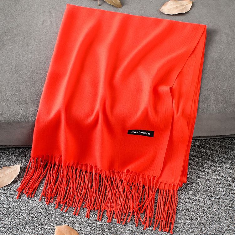 Weiche Kaschmir Schals Frauen Herbst Neue Feste Farbe wickelt Dünne Lange Schal mit Quaste lässig Dame Winter Weibliche Schal: Orange rot Schal