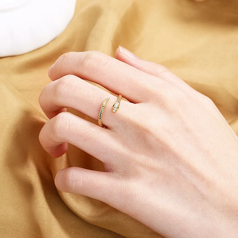 Anillos de serpiente de acero inoxidable para mujeres y hombres, anillo de circón ajustable abierto de Color dorado, joyería estética gótica Vintage, anillos para mujer