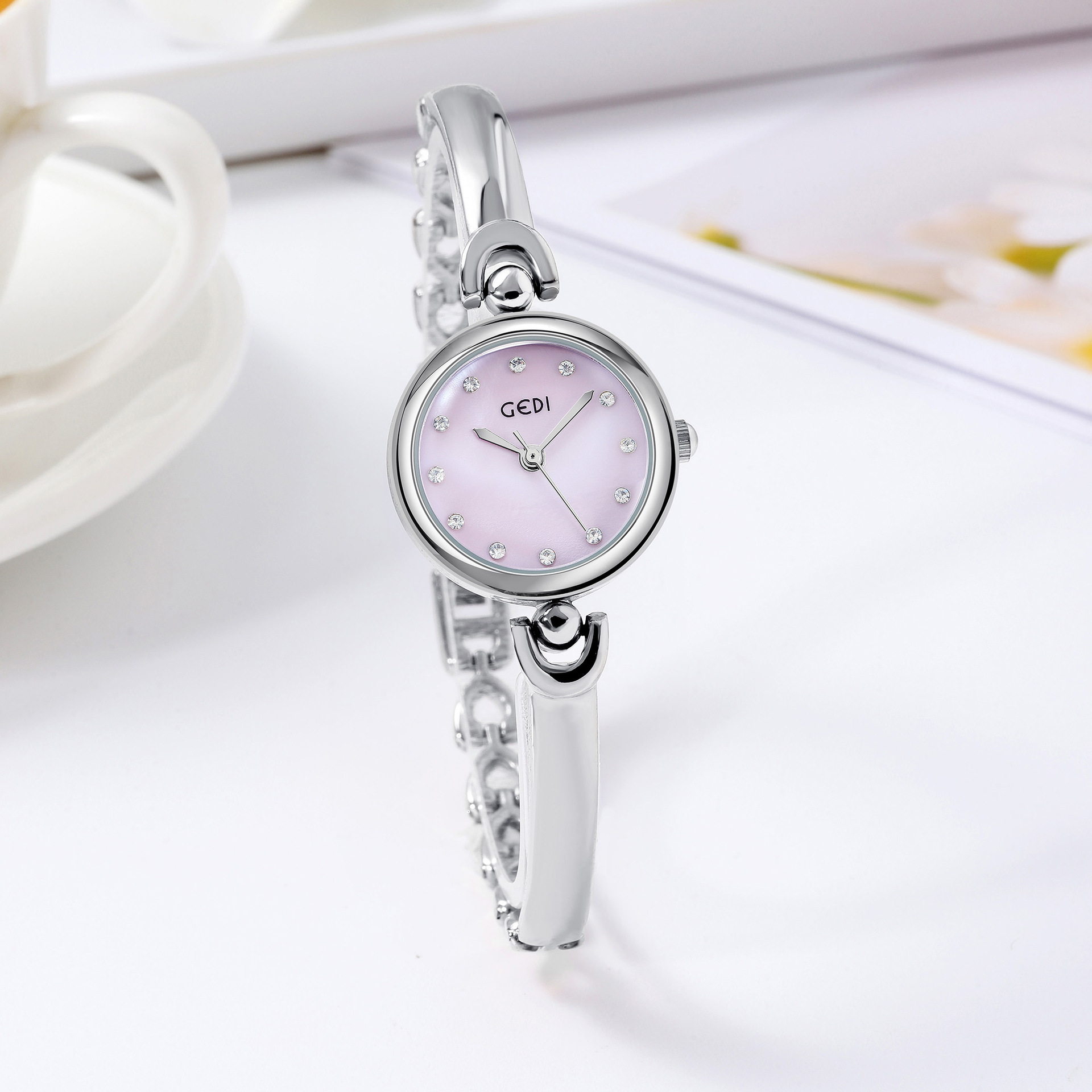 UTHAI W34 damesarmbandhorloge Licht luxe Eenvoudige prachtige ronde wijzerplaat Waterdichte klok Dame Mode Koreaanse quartzhorloges