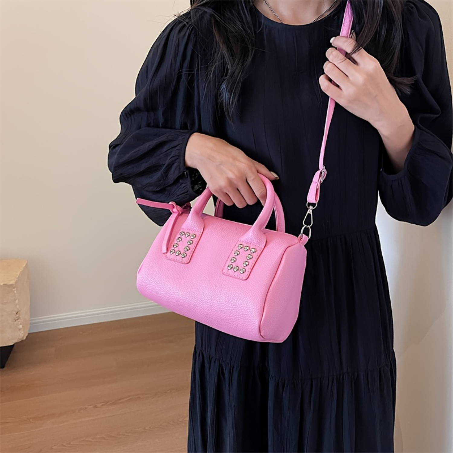 Mini-Quadrat-Zylindertasche mit Nieten-Dekor, Damen-Umhängetasche mit Griff oben: Rosa
