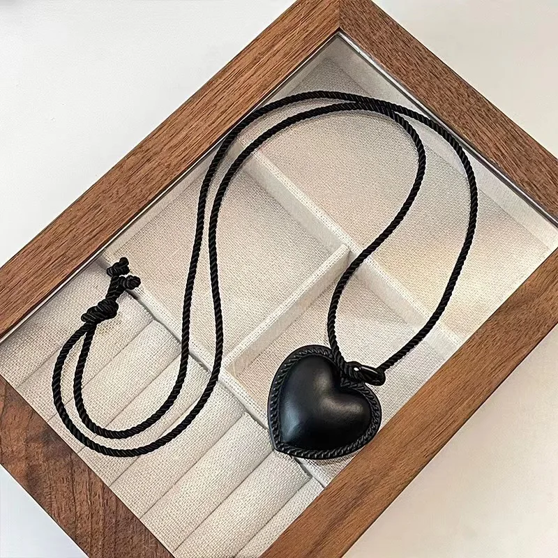 Brillen opbergtas hanger unisex lederen hoes zonnebril sleutelhoes doos ketting lezen draagbare kleurrijke tas ketting: Titanium Plated