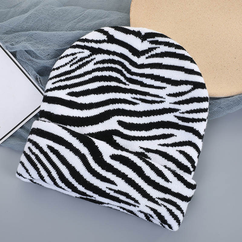 Gorros con estampado de vaca para mujer, gorros cálidos de estilo Hip Hop, a la , color blanco y negro, novedad de invierno