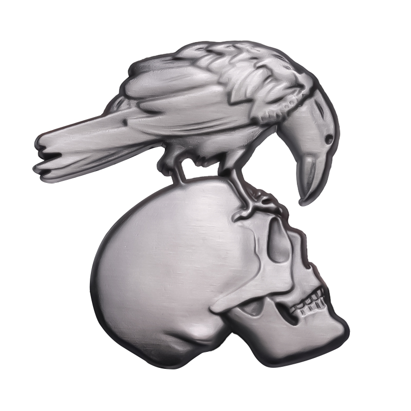 Épingle en émail de crâne de corbeau en relief gothique, broche de revolvers de odorà deux pistolets, insigne en métal de revers, style sombre, de bijoux: Couleur or jaune pâle